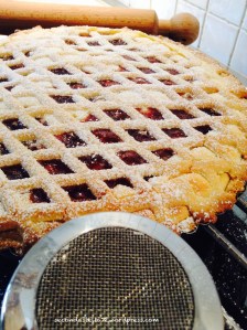 Crostata con marmellata di fragole e ricotta