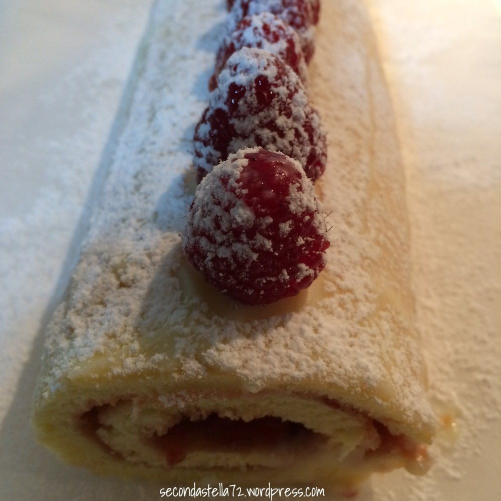 Tronchetto cioccolato bianco e frutti rossi