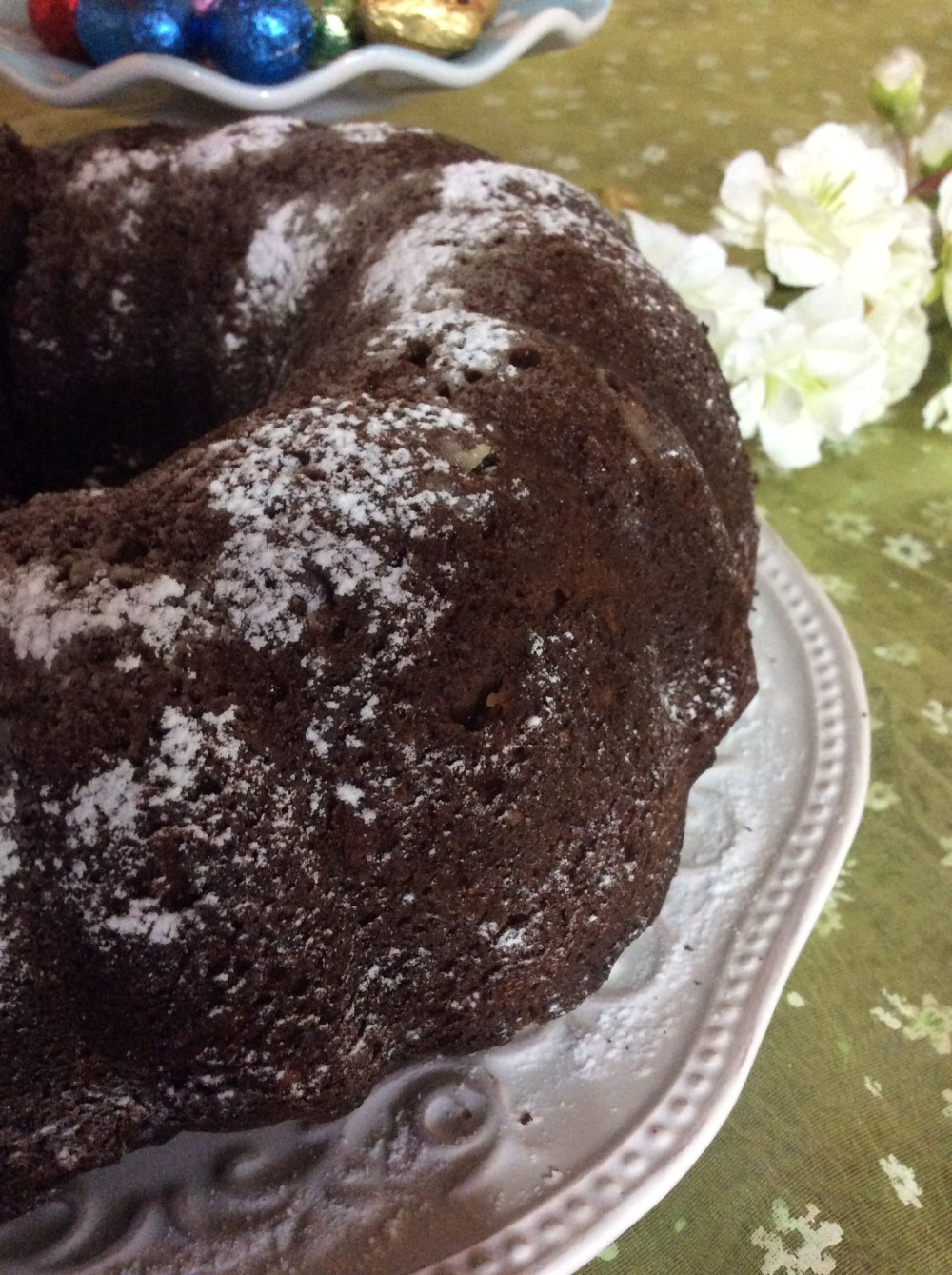 Ciambella morbida al cioccolato nocciolato e pere