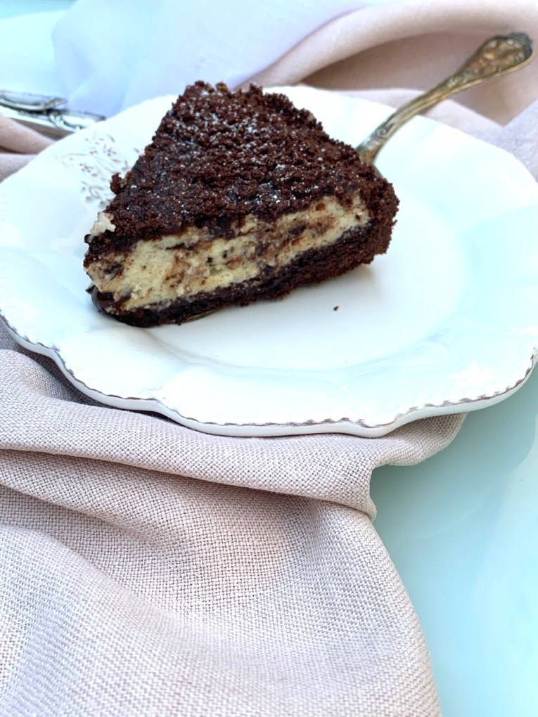Torta sbriciolata al cacao con ricotta e scaglie di cioccolato fondente