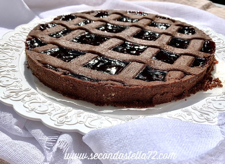 Crostata al cacao e confettura di frutti di bosco