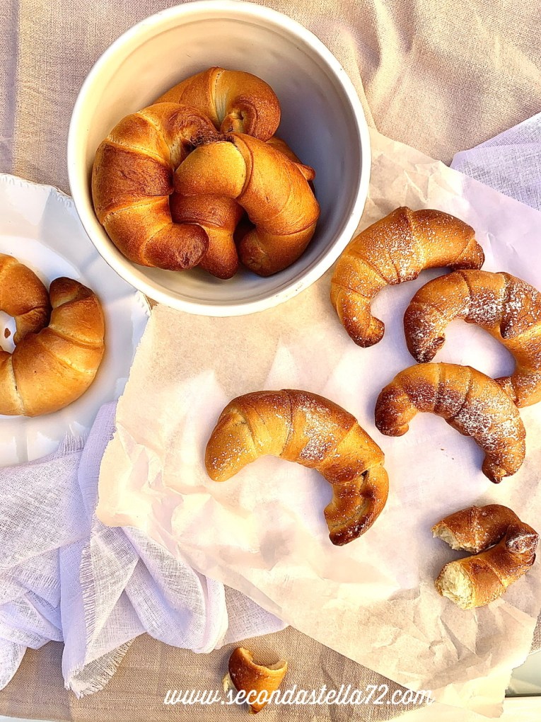 Cornetti al latte condensato