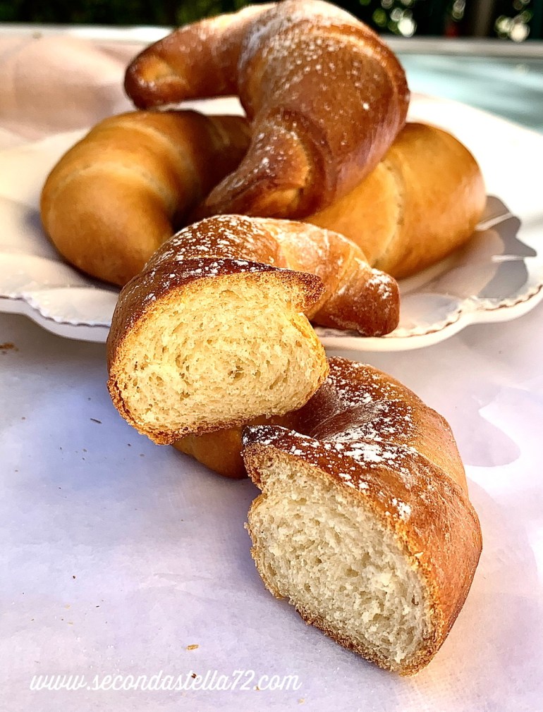 Cornetti al latte condensato